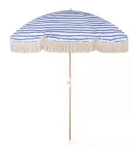 Parasol de plage en bois avec bord ondulé