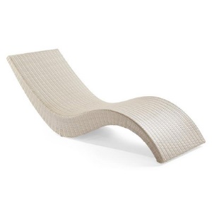 Chaise longue en rotin PE avec cadre en métal tressé