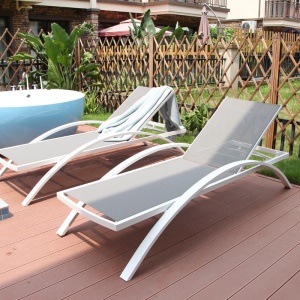 Chaise de plage extérieure avec accoudoirs  en métal