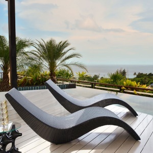 Chaise longue en rotin PE avec cadre en métal tressé