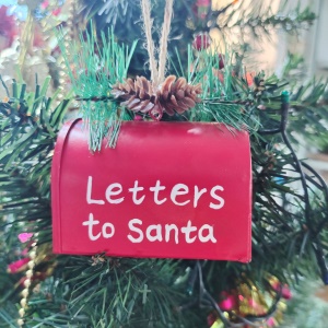 Boîte aux lettres en métal de Noël Décoration suspendue en fer rouge