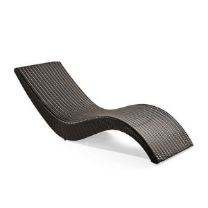 Chaise longue en rotin PE avec cadre en métal tressé