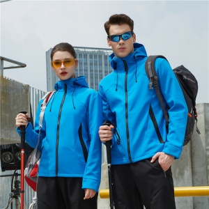 Survêtement  de sport avec fermeture et capuche