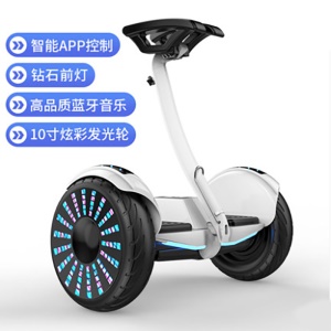 hoverboard électrique pour adulte, à deux roues, à commande par les jambes et à détection intelligente du mouvement du corps.