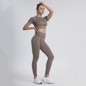 Combinaison de yoga deux pièces (pantalon + manches courtes) serrée par enfilage