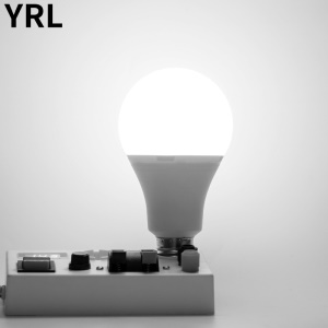 Ampoule LED smart tricolore avec système de changement de lumière 85-265V tension 12W/15W/A60