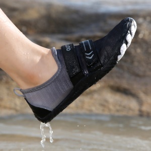 Chaussures de plage  en caoutchouc à cinq doigts avec  trous  de drainage