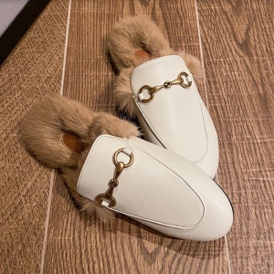 Chaussures ouverte en cuir artifiel  avec fourrure et semelle en caoutchouc