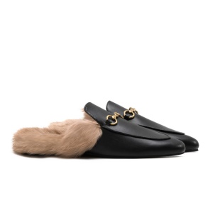 Chaussures ouverte en cuir artifiel  avec fourrure et semelle en caoutchouc