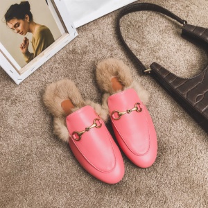 Chaussures ouverte en cuir artifiel  avec fourrure et semelle en caoutchouc