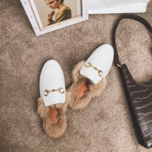 Chaussures ouverte en cuir artifiel  avec fourrure et semelle en caoutchouc