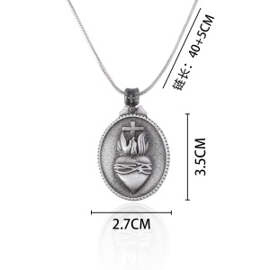 Collier pendentif en motif de  croix  de jesus