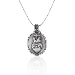Collier pendentif en motif de  croix  de jesus