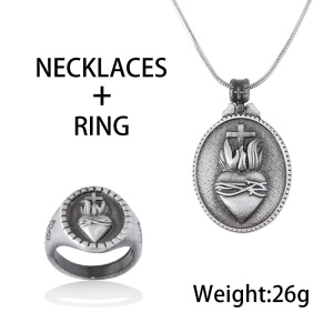Collier pendentif en motif de  croix  de jesus