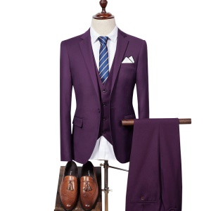 Costume pour homme trois pièces avec boucle et col plat