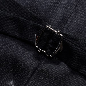 Costume pour homme trois pièces avec boucle et col plat