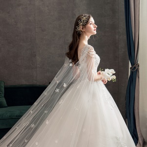 Robe de mariée principale longue queue  motif ciel étoilé