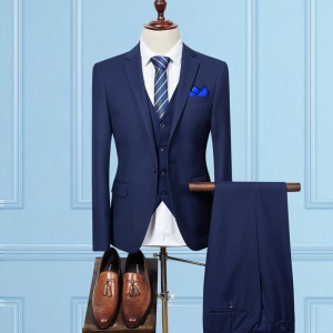 Costume pour homme trois pièces avec boucle et col plat