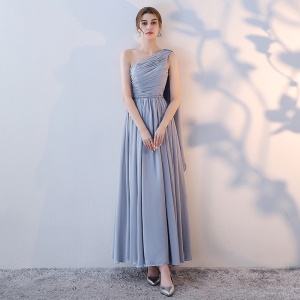 Robe de demoiselle d'honneur en mousseline de soie avec bretelles