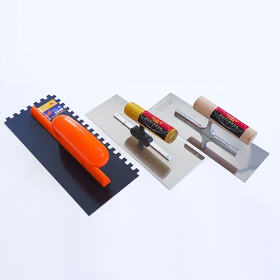 Truelle angle mâle manche bois
