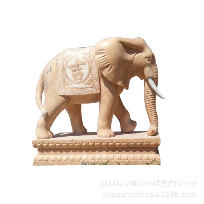 Paire d'éléphant sculpté en pierre  de marbre blanc  rouge et bleu