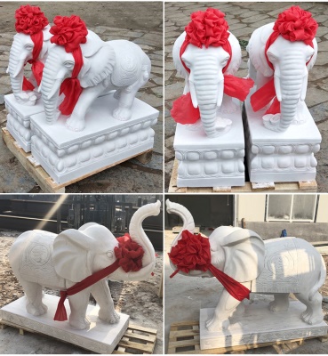 Paire d'éléphants en pierre sculptée en jade blanc de Chine