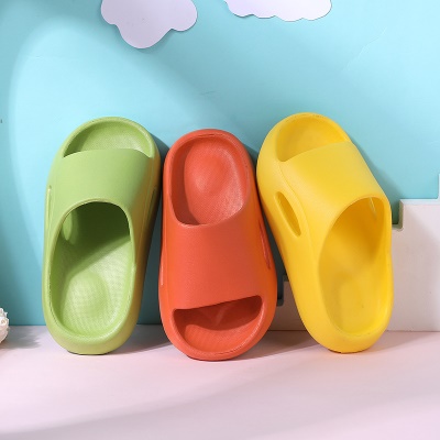 Babouches pour enfants en caoutchouc et plastique semelle souple