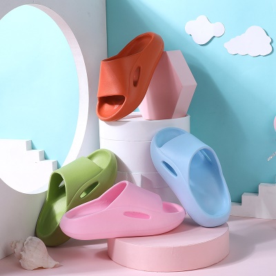 Babouches pour enfants en caoutchouc et plastique semelle souple
