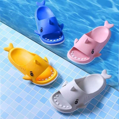 Babouches pour enfants petit requin antidérapant et résistant à l'abrasion