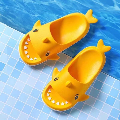Babouches pour enfants petit requin antidérapant et résistant à l'abrasion