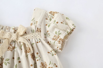 Combinaison bébé en coton et à motif fleuri