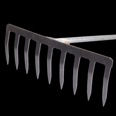 Râteau  neuf dents 1.5 m tube galvanisé