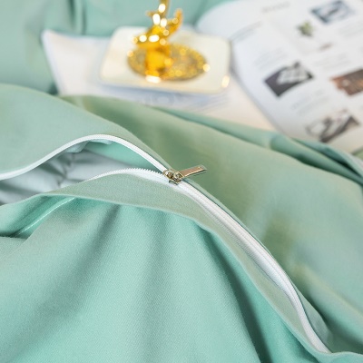 Ensemble de quatre pièces de  draps en coton épaissi