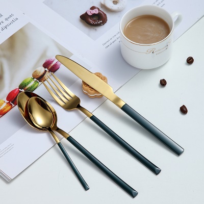 Set de vaisselle en acier inoxydable Knight Series couteau, fourchette et cuillère Set de 16 pièces