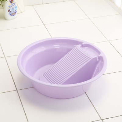 Lave-linge en plastique avec planche à laver