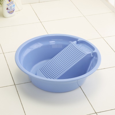 Lave-linge en plastique avec planche à laver