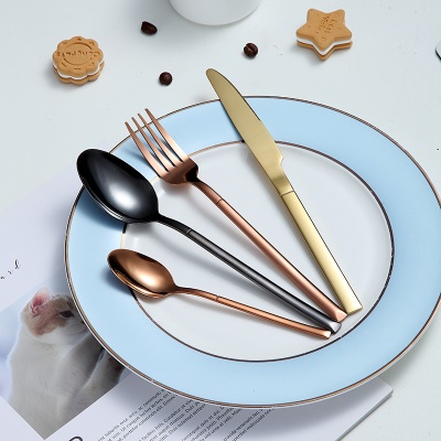 Ensemble de couverts en acier inoxydable poignée carrée couteau fourchette cuillère Set de 16 pièces dans une boîte en bois doré