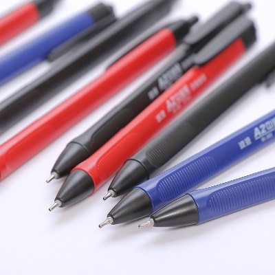 Stylo à bille automatique avec pression de 0.7 mm
