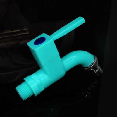 Robinet de machine à laver couleur émeraude