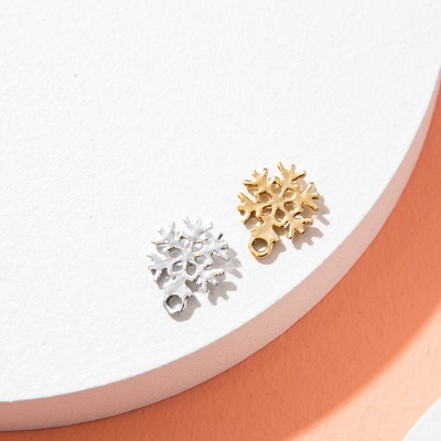 Pendentif de bracelet et de boucle d'oreille  en forme  de flocon de neige