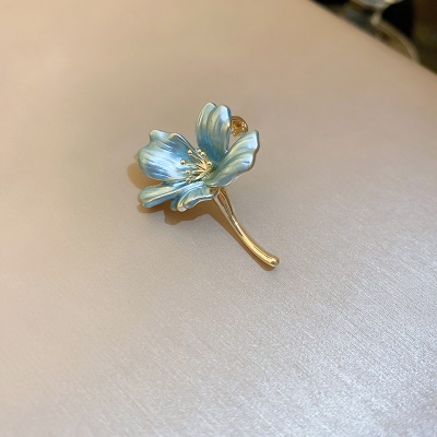 Broche de costume  en forme de fleurs