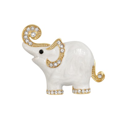 Broche de costume avec des fleurs et des perles