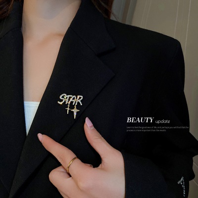 Broche en forme d' ourson incrustée de diamants épingle de costume