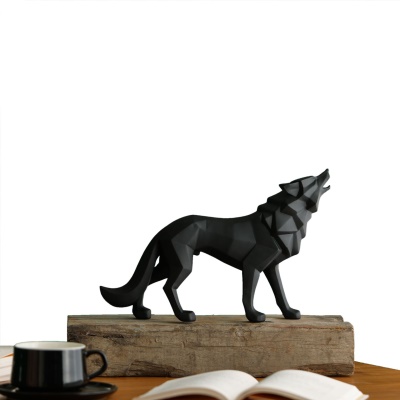 Objet d'art en résine en forme de loup