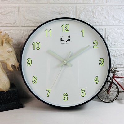 Horloge murale silencieuse de 30cm lumineuse version numérique