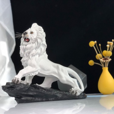 Artisanat en résine de lion rugissant