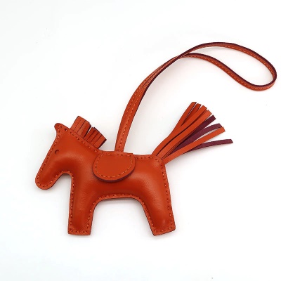 Pendentif poney fait main en cuir véritable