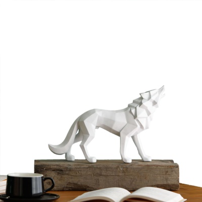 Objet d'art en résine en forme de loup