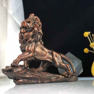 Artisanat en résine de lion rugissant