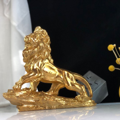 Artisanat en résine de lion rugissant